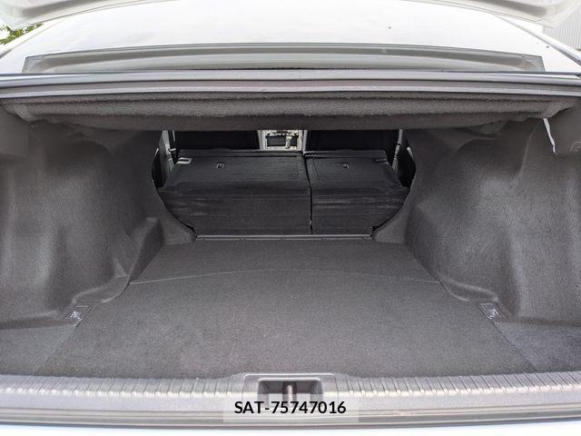 Lexus IS 2023-06 7617651-18