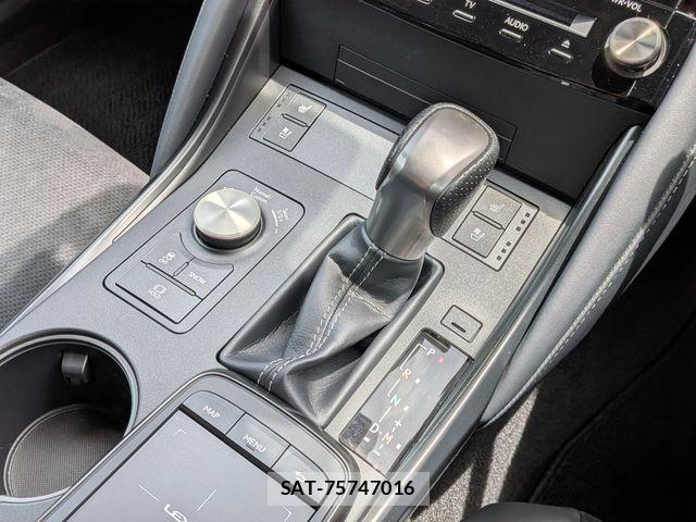 Lexus IS 2023-06 7617651-8