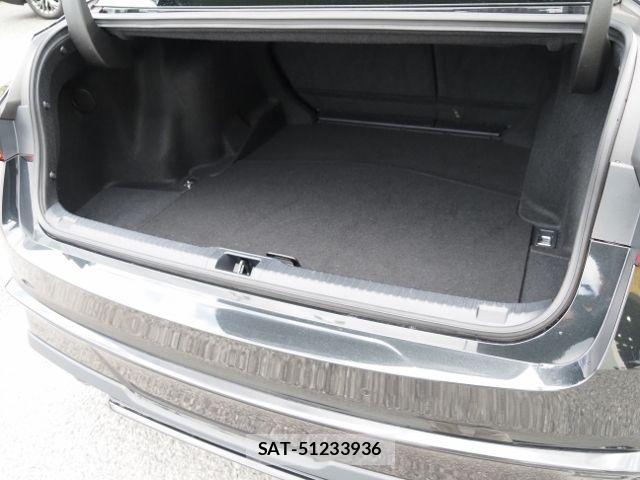 Lexus IS 2023-06 7617650-13