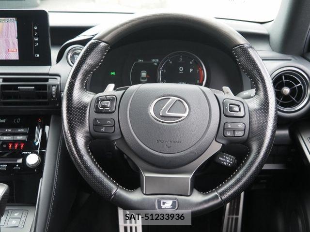 Lexus IS 2023-06 7617650-14