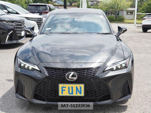 Lexus IS 2023-06 7617650-1