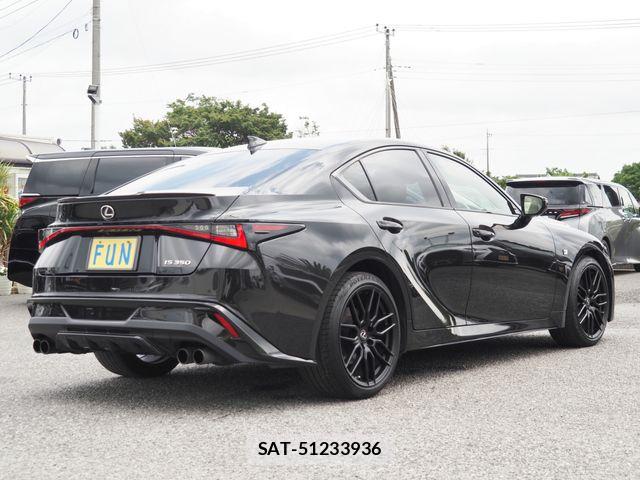 Lexus IS 2023-06 7617650-4