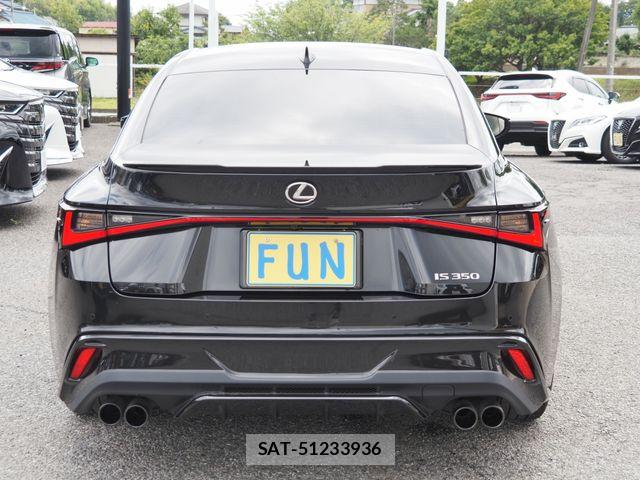 Lexus IS 2023-06 7617650-6