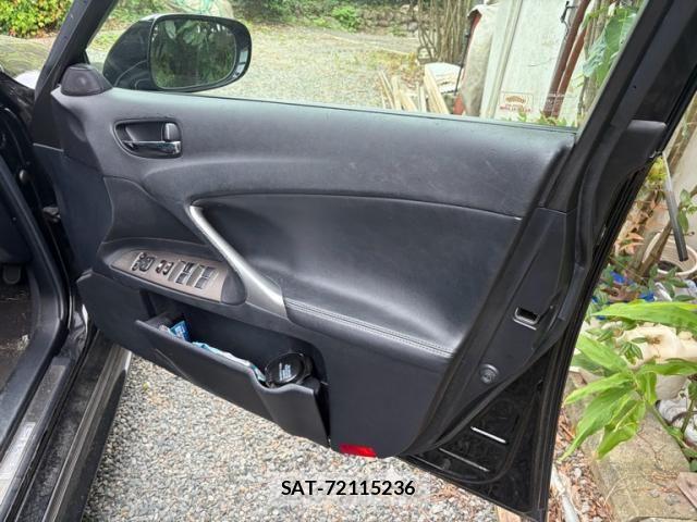 Lexus IS 2009-04 7617652-9