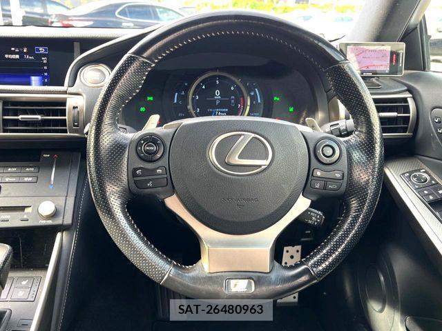 Lexus IS 2016-01 8036430-12