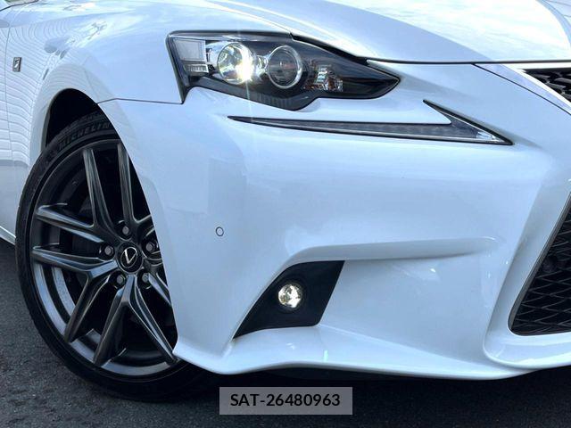 Lexus IS 2016-01 8036430-16