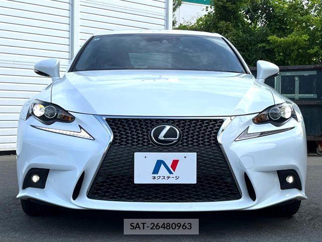 Lexus IS 2016-01 8036430-18