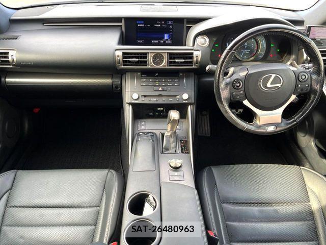 Lexus IS 2016-01 8036430-1
