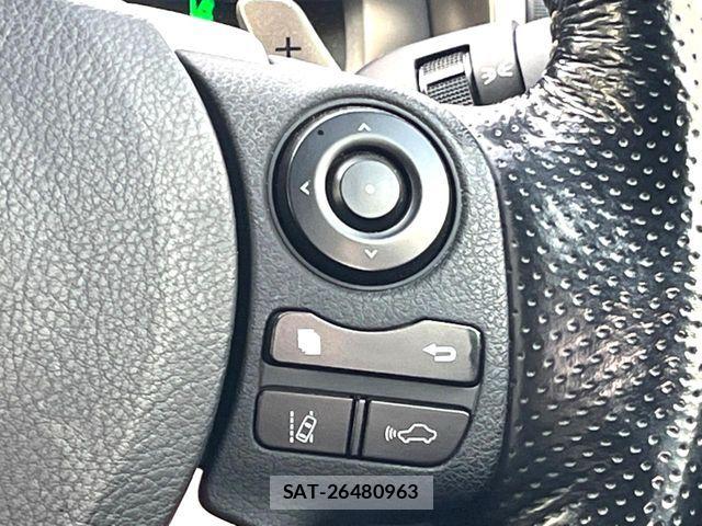 Lexus IS 2016-01 8036430-6