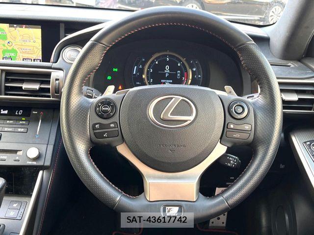 Lexus IS 2015-07 8315181-11