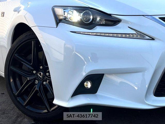 Lexus IS 2015-07 8315181-12