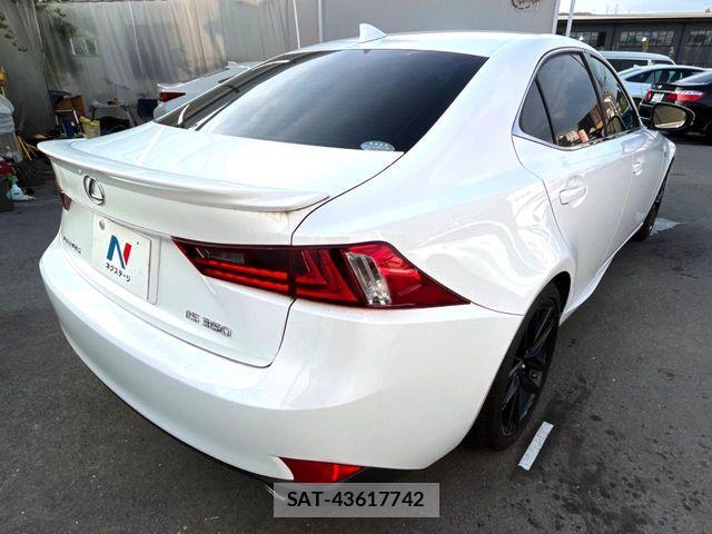 Lexus IS 2015-07 8315181-17
