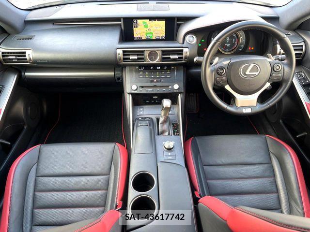 Lexus IS 2015-07 8315181-1