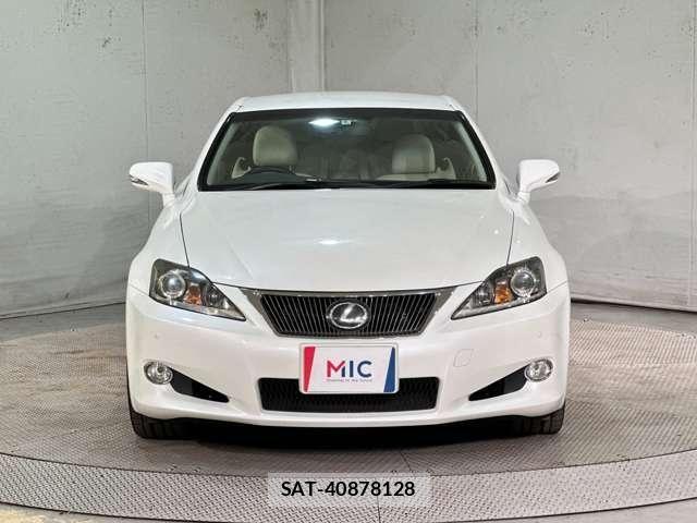Lexus IS 2012-11 8354841-9
