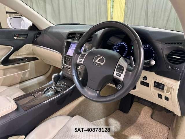Lexus IS 2012-11 8354841-11