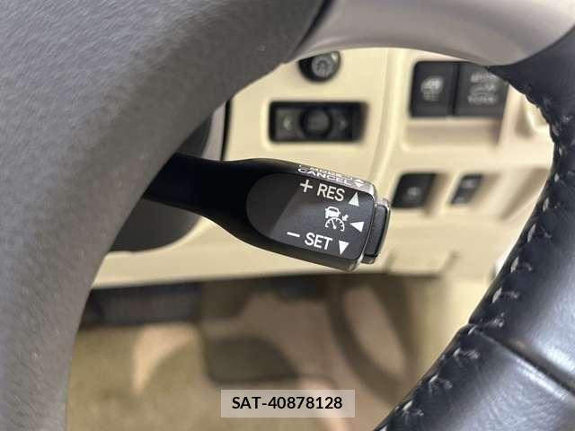 Lexus IS 2012-11 8354841-16