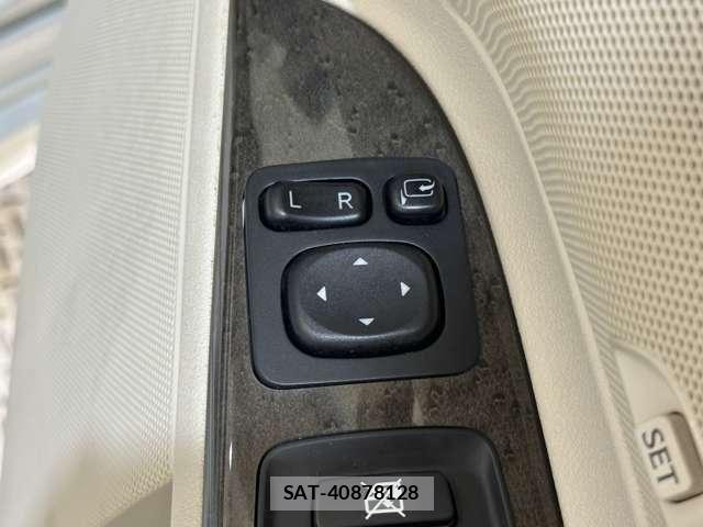 Lexus IS 2012-11 8354841-20