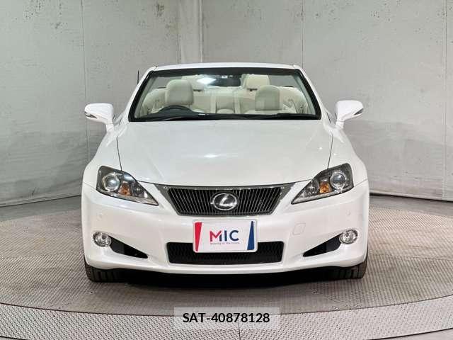 Lexus IS 2012-11 8354841-2