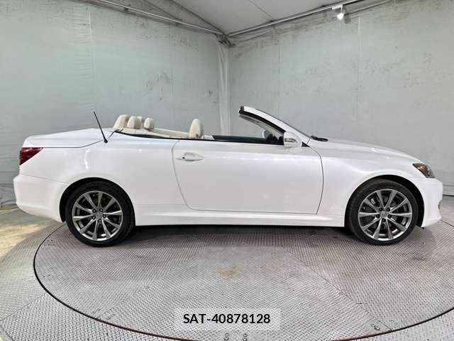 Lexus IS 2012-11 8354841-3