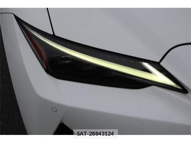 Lexus IS 2021-06 8371804-12