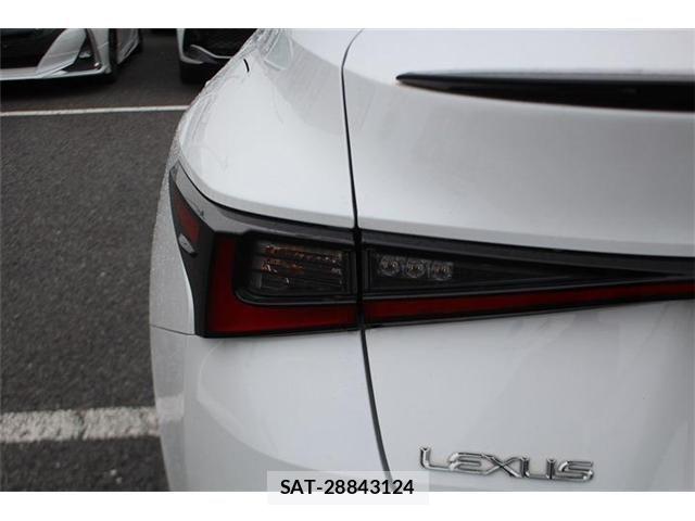 Lexus IS 2021-06 8371804-13