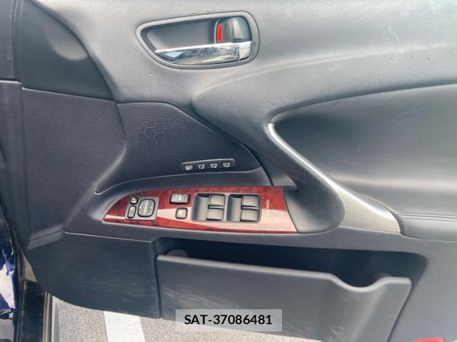 Lexus IS 2007-11 8438352-9