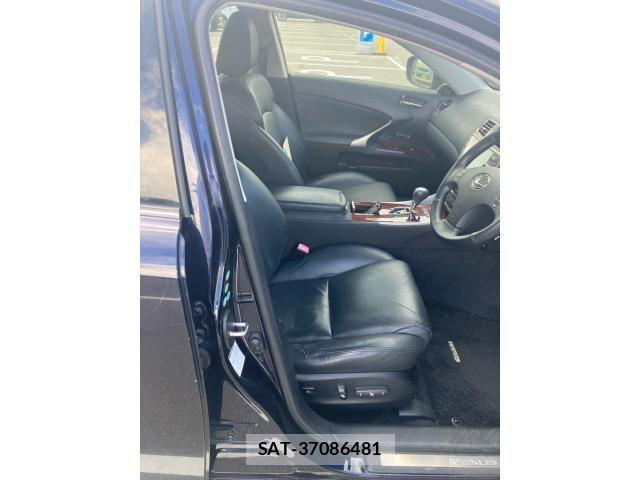 Lexus IS 2007-11 8438352-10