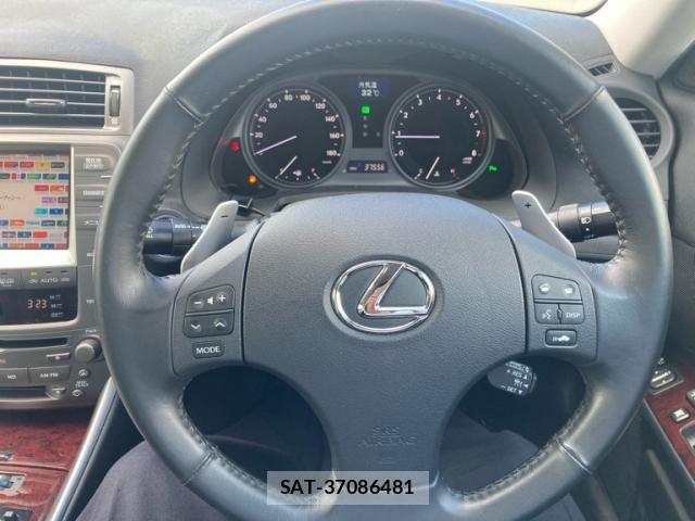 Lexus IS 2007-11 8438352-13