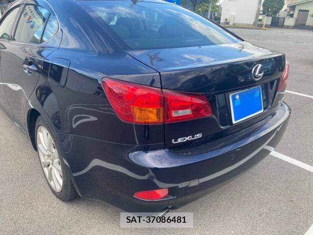 Lexus IS 2007-11 8438352-3