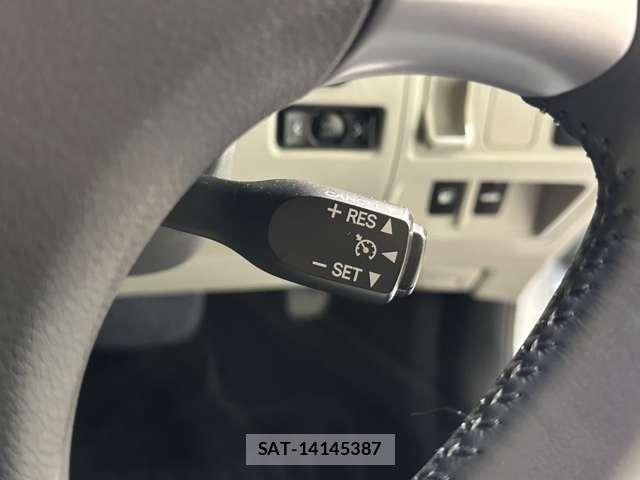 Lexus IS 2011-08 8457802-13