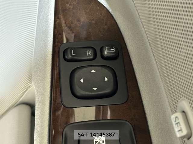 Lexus IS 2011-08 8457802-17