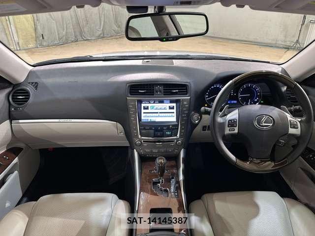 Lexus IS 2011-08 8457802-18