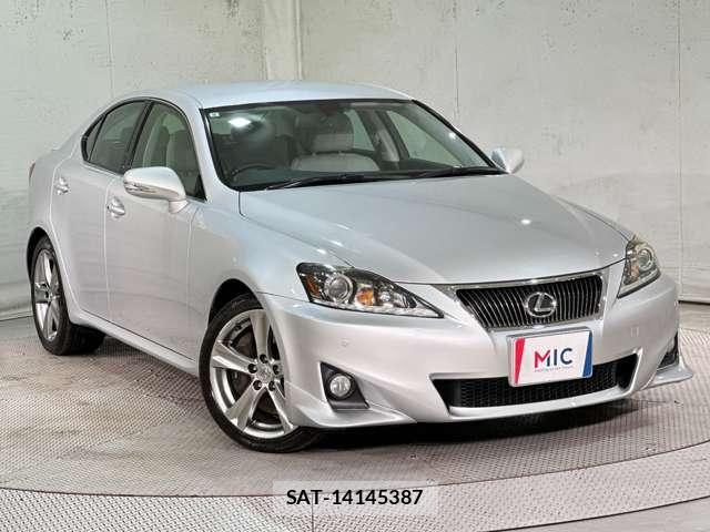 Lexus IS 2011-08 8457802-1