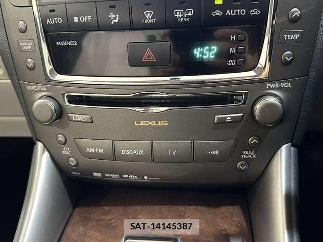 Lexus IS 2011-08 8457802-25