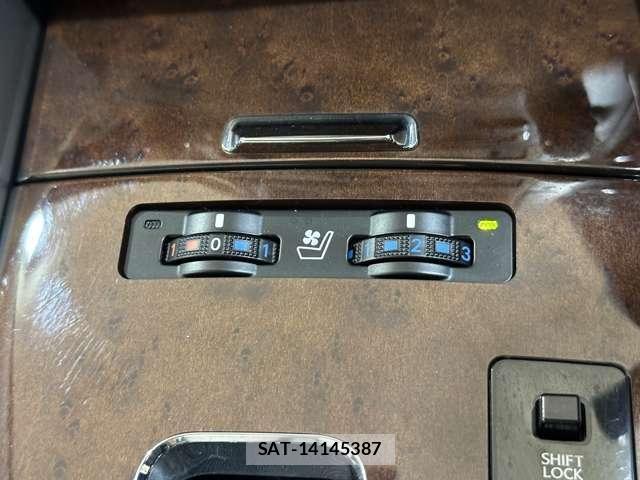 Lexus IS 2011-08 8457802-26
