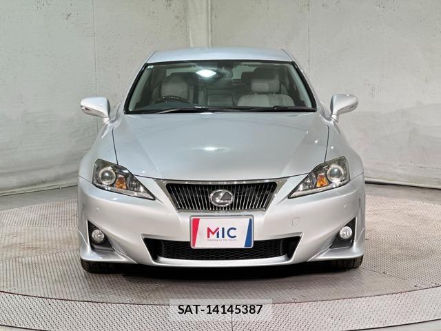 Lexus IS 2011-08 8457802-2