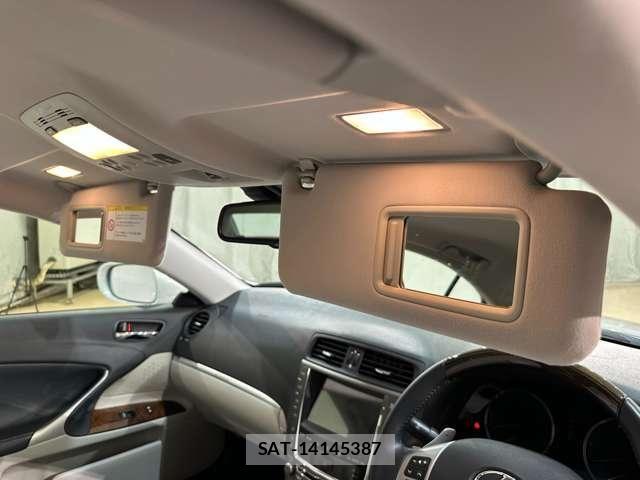 Lexus IS 2011-08 8457802-29