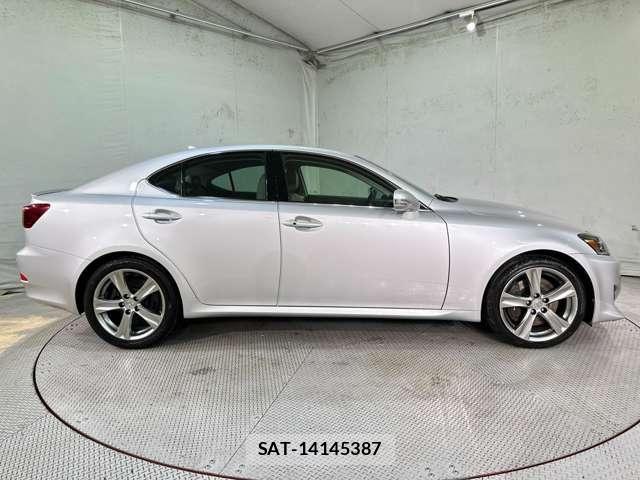 Lexus IS 2011-08 8457802-3