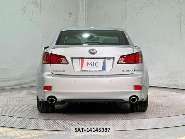 Lexus IS 2011-08 8457802-5