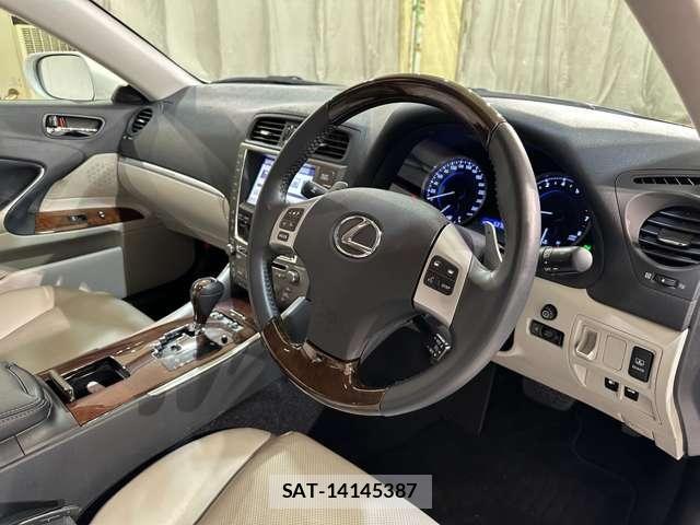 Lexus IS 2011-08 8457802-8