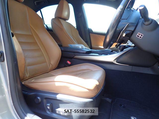 Lexus IS 2015-02 8627472-18