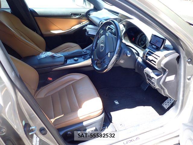 Lexus IS 2015-02 8627472-1