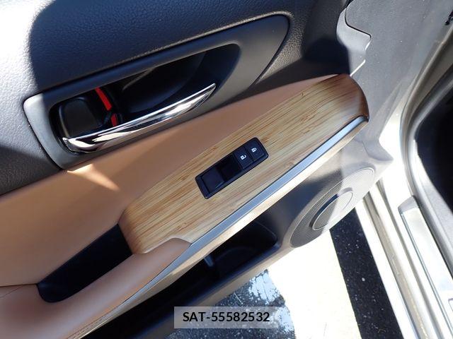 Lexus IS 2015-02 8627472-21
