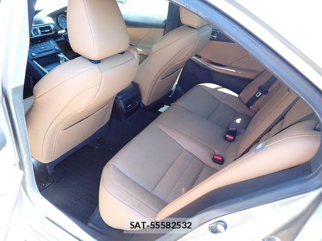 Lexus IS 2015-02 8627472-22