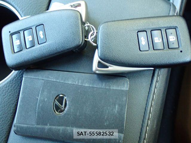 Lexus IS 2015-02 8627472-26
