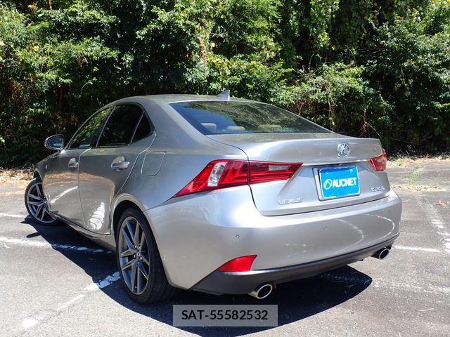Lexus IS 2015-02 8627472-2