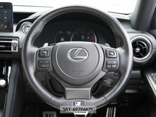 Lexus IS 2021-06 8796469-15