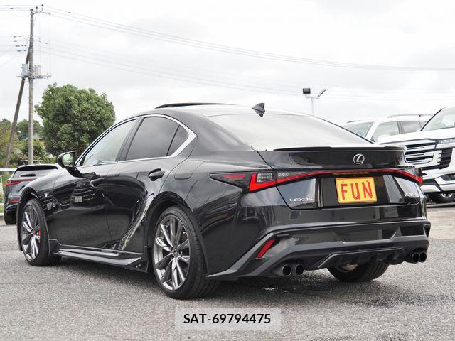 Lexus IS 2021-06 8796469-5