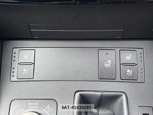 Lexus IS 2022-04 8849576-13