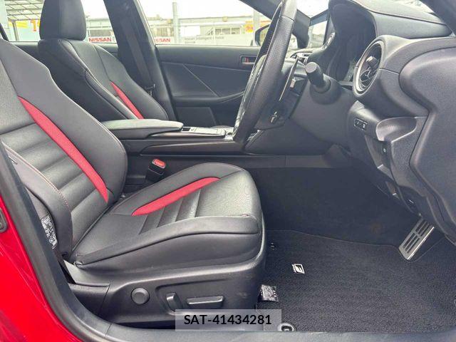 Lexus IS 2022-04 8849576-27